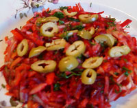 Свекольный салат с оливками.